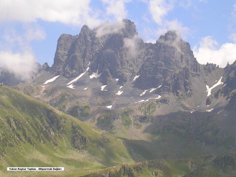 Altıparmak Dağları, Çamlıhemşin