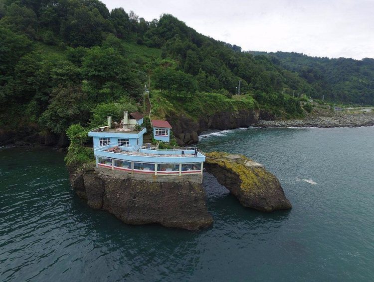 Kvacoli Balık Lokantası, Pazar