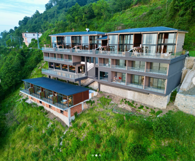 Venek Villa Suit, Pazar