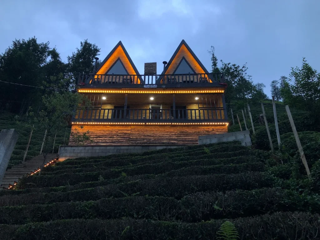 Yeşil Ravza Bungalov, Merkez