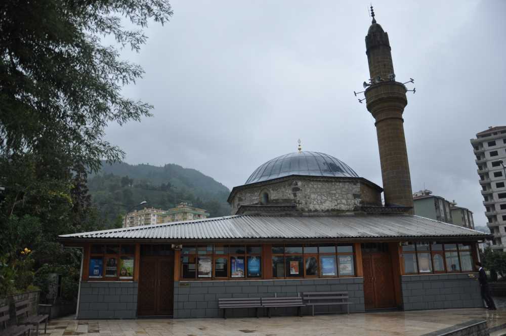 Kurşunlu (İslampaşa) Camii, Merkez