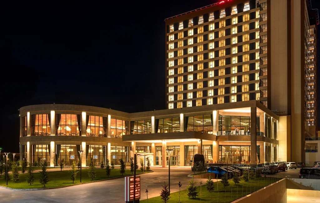 Ramada Plaza, Merkez